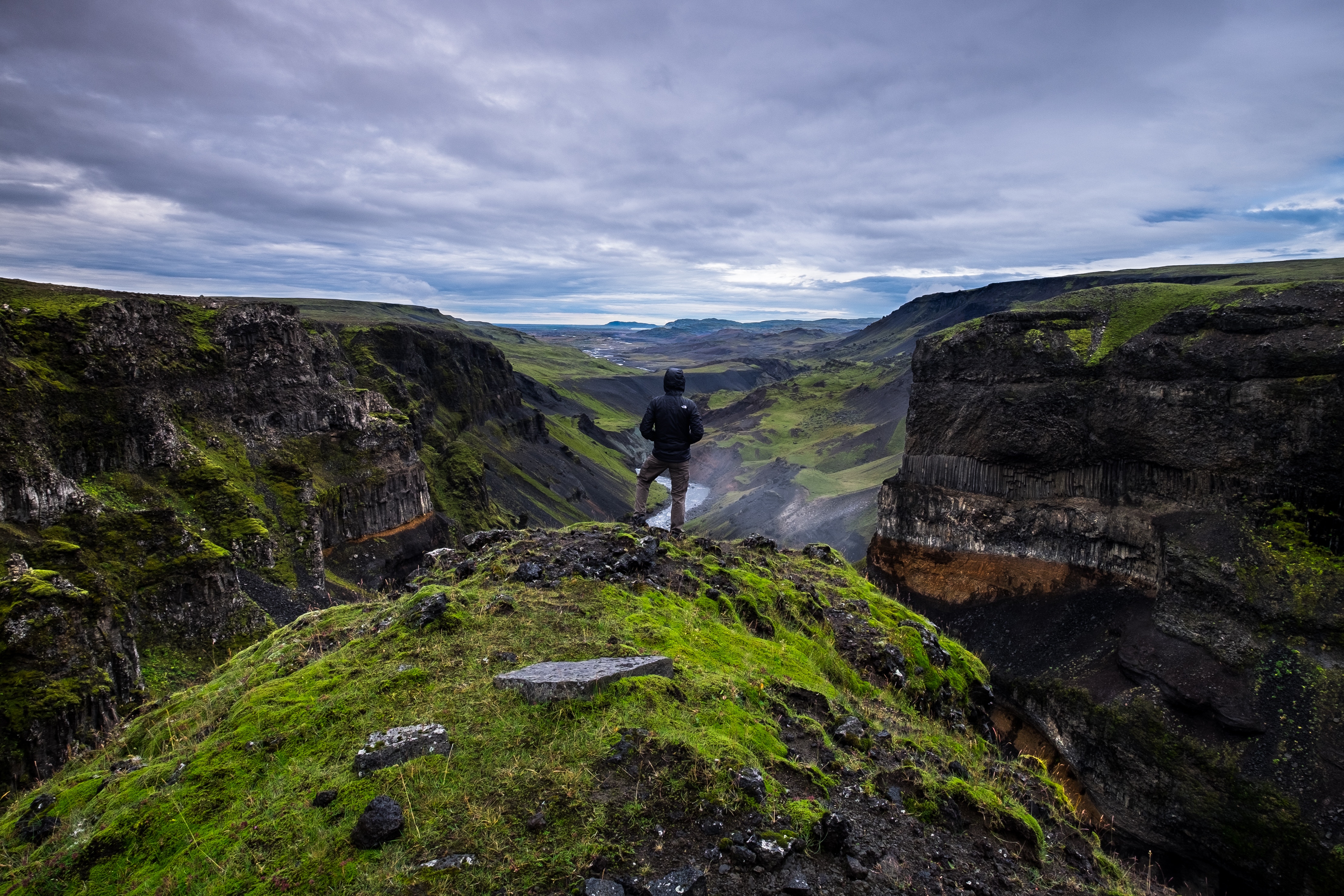 Guy watching a canyon in a cloudy weather